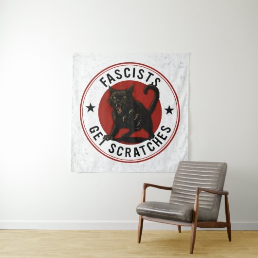 Tenture Chats Contre les Fascistes (En situation)