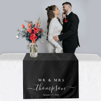 Tenture Chemin de table personnalisé de mariage M. & Mme.