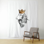 Tenture Chien à poils longs portant la couronne (En situation)