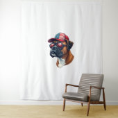 Tenture Chien de boîte portant blanc rouge bleu (En situation)