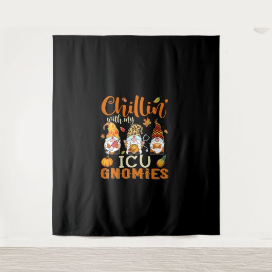 Tenture Chillin Avec Mes Gnomies ICU Infirmière Gnome Than (Devant)