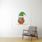 Tenture Chouette elfe de Noël avec présent (En situation)