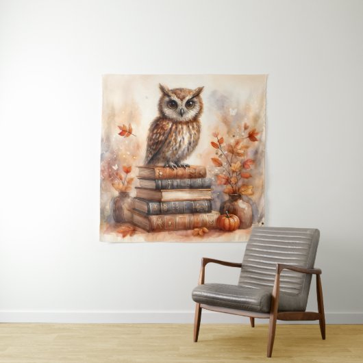 Tenture Chouette perchée sur la pile de livres Automne (En situation)