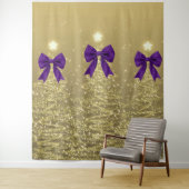 Tenture Christmas Sparkling Trees Gold Faux Purple Bow (En situation)