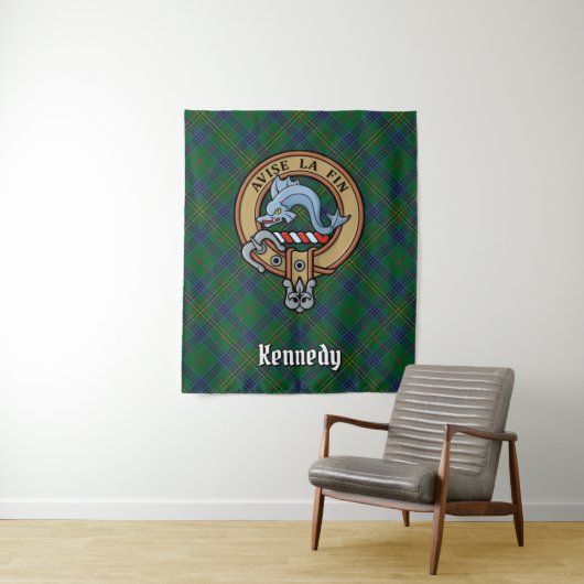 Tenture Clan Kennedy Crest sur Tartan (En situation)