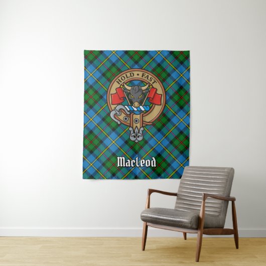 Tenture Clan MacLeod Crest sur la chasse Tartan (En situation)
