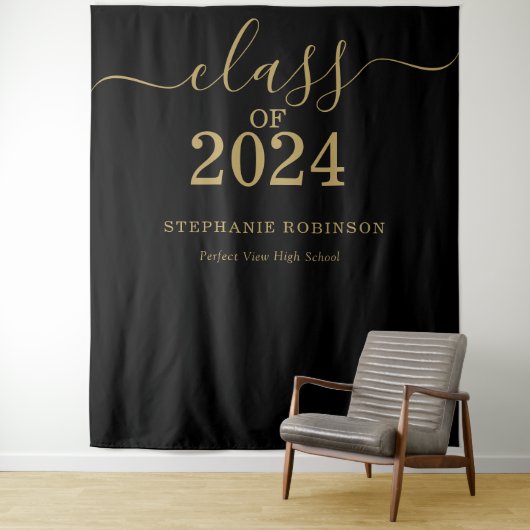 Tenture Classe de 2024 Gold Script Graduation Backdrop Pro (En situation)