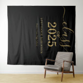 Tenture Classe de 2025 Gold Script Graduation Backdrop Pro (En situation (horizontale))