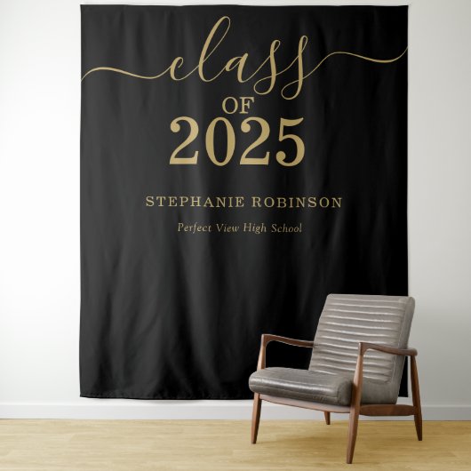 Tenture Classe de 2025 Gold Script Graduation Backdrop Pro (En situation)