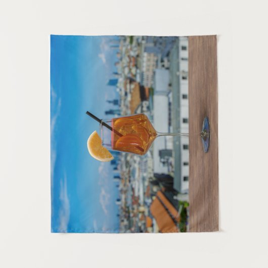 Tenture Cocktail Spritz sur une table avec vue sur Milan (Devant)