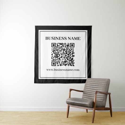 Tenture Code QR professionnel | Noir & Blanc (En situation)