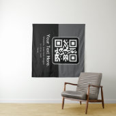 Tenture Code QR scannable moderne | Noir Gris & Blanc (En situation (horizontale))