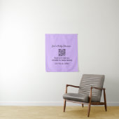 Tenture Code QR simple pour baby shower avec texte de nom (En situation)