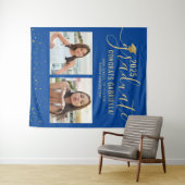 Tenture Collage photo de stand de graduation sur fond bleu (En situation (horizontale))