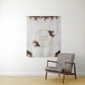 Tenture Contexte de confirmation Gold Burgundy Peonies Mar (En situation)