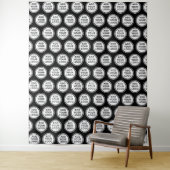 Tenture Contexte noir modelé par logo fait sur commande (En situation)