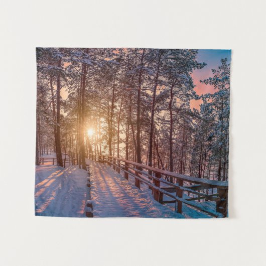 Tenture Coucher de soleil dans la pinède enneigée avec ray (Devant (Horizontal))