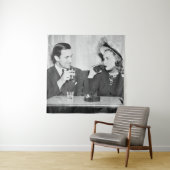 Tenture Couple sitting together in a restaurant flirting w (En situation)