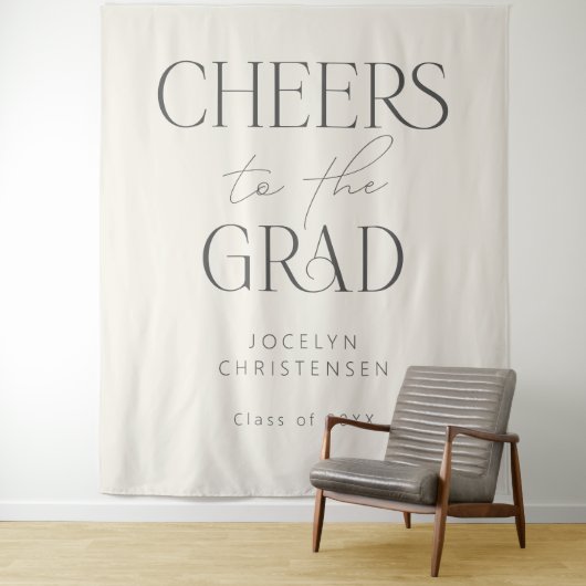 Tenture Cream Gray Cheers to the Grad Photo Backdrop (En situation)