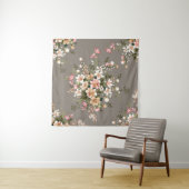 Tenture Crème, fleurs roses sur gris. (En situation)