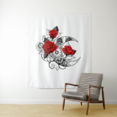 Tenture Croissant mécanique avec roses rouges (En situation)