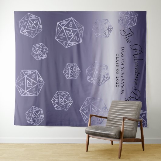 Tenture D20 bleu | RPG Dice Mariage Photo Booth Arrière-pl (En situation (horizontale))