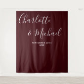 Tenture Deep Burgundy Script Minimalist Wedding Backdrop (Devant)