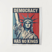 Tenture Democracy Has No Kings Protest Sign: Statue of Lib (Devant)