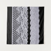 Tenture Dentelle blanche ornementale, fond noir isolé. (Devant (Horizontal))