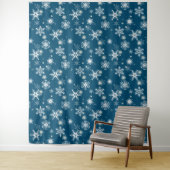 Tenture Des flocons de neige blancs ajourés. (En situation)