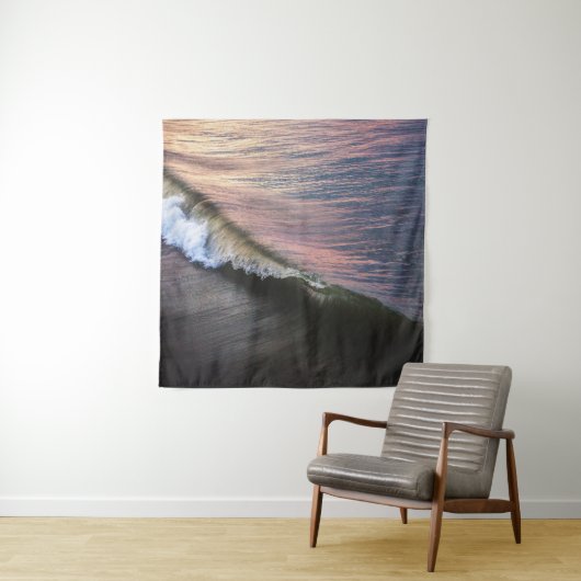 TENTURE DES VAGUES OCÉANIENNES CRASSENT SUR LE BORD PENDAN (En situation)