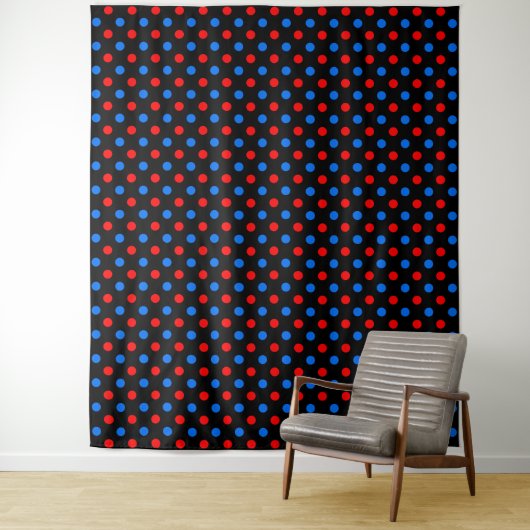 Tenture Dessin à points noirs rouges et bleus (En situation)