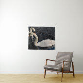 Tenture Deux cygnes sur le lac (En situation (horizontale))