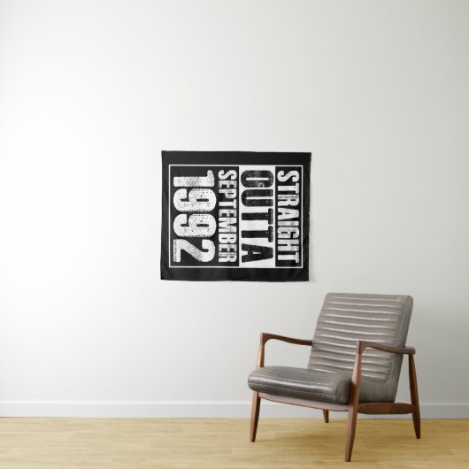 Tenture Direct Outta 1992 29e anniversaire (En situation (horizontale))