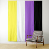 Tenture Drapeau de fierté non binaire horizontal (En situation)