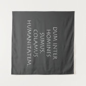 Tenture Dum inter homines sumus colamus humanitatem (Devant (Horizontal))