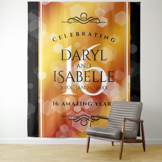 Tenture Élégant 16ème Anniversaire de Mariage Topaze Dorée (En situation)