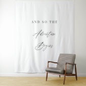Tenture Elegant Calligraphy “And So The Adventure Begins”  (En situation)