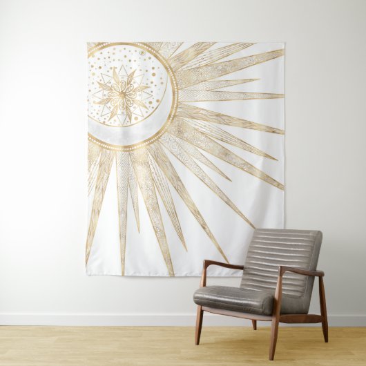 Tenture Elegant Gold Doodles Sun Moon Mandala Design (En situation)