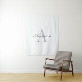 Tenture Élégant Monogramme blanc et gris (En situation)