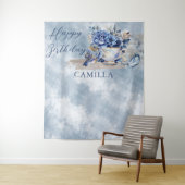 Tenture Elegant Winter Floral Teacup Happy Birthday (En situation)