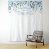 Tenture Elégante Dusty Blue fleurs et fond argenté (En situation)