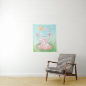 Tenture Eléphant mignon bébé avec fleurs roses (En situation)