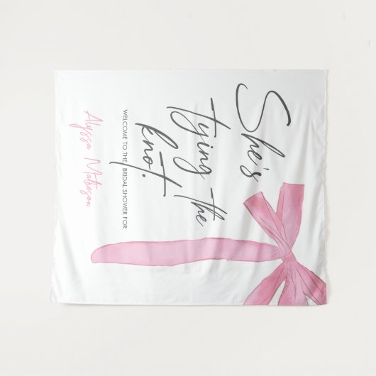 Tenture Elle Attache le Nœud Papillon Rose Script Mariage (Devant (Horizontal))
