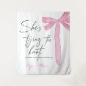 Tenture Elle Attache le Nœud Papillon Rose Script Mariage (Devant)