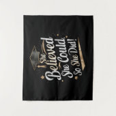 Tenture Elle Croyait Qu'Elle Pouvait Faire Ses Études (Devant)