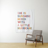 Tenture Elle Est Brillante, Mélangée Avec Un Petit Ouragan (En situation)