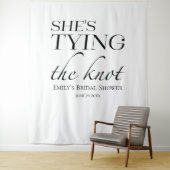 Tenture Elle noue le noeud | Arrière-plan Fête des mariées (En situation)