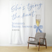 Tenture Elle noue le noeud | Boutons arrière Fête des mari (En situation)