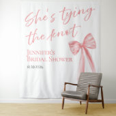 Tenture Elle noue le noeud | Boutons arrière Fête des mari (En situation)